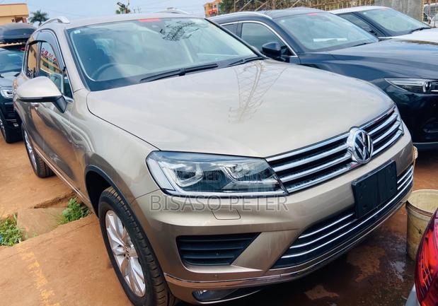 Volkswagen Touareg 2014 Gray