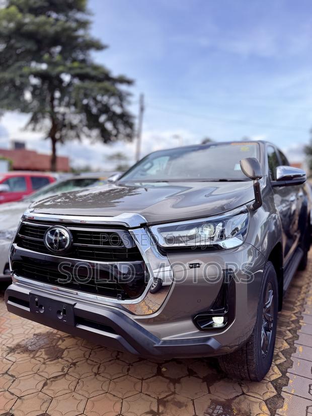 Toyota Hilux Revo Double Cab Deisel 2.8 RWD 2021 Green