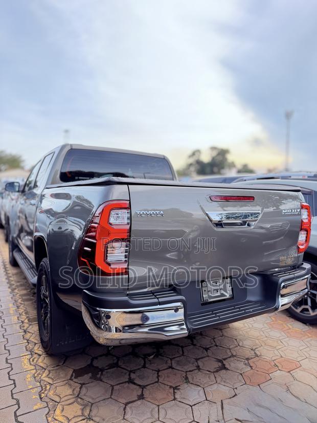Toyota Hilux Revo Double Cab Deisel 2.8 RWD 2021 Green