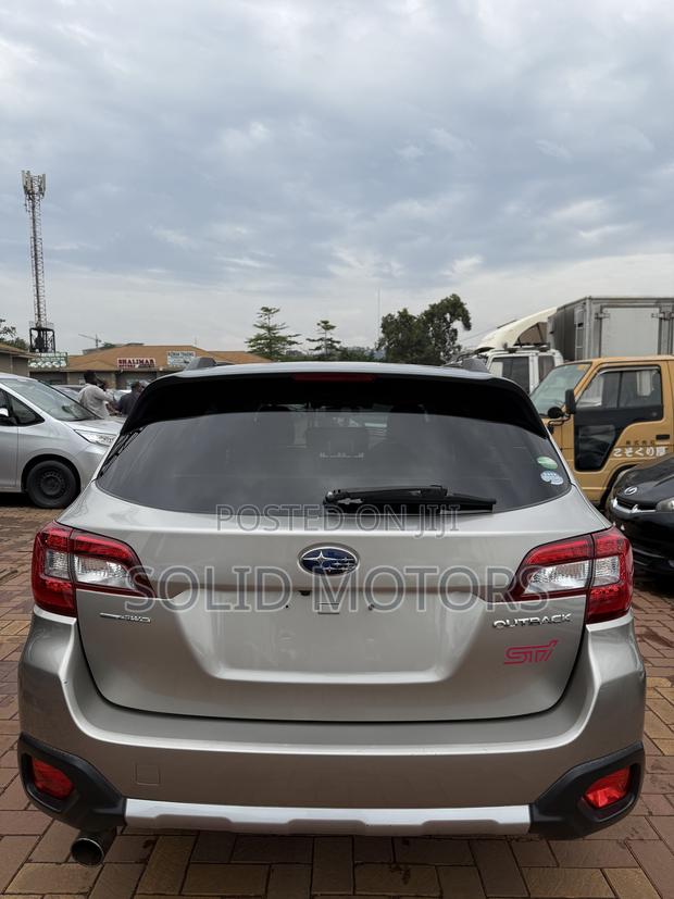 Subaru Outback 2.5i 4dr Wagon AWD (2.5L 4cyl CVT) 2015 Gold