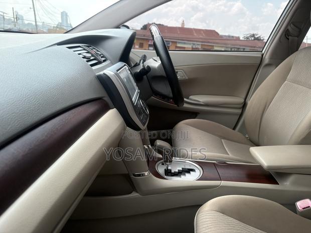 Toyota Premio 1.8 FWD 2012 White