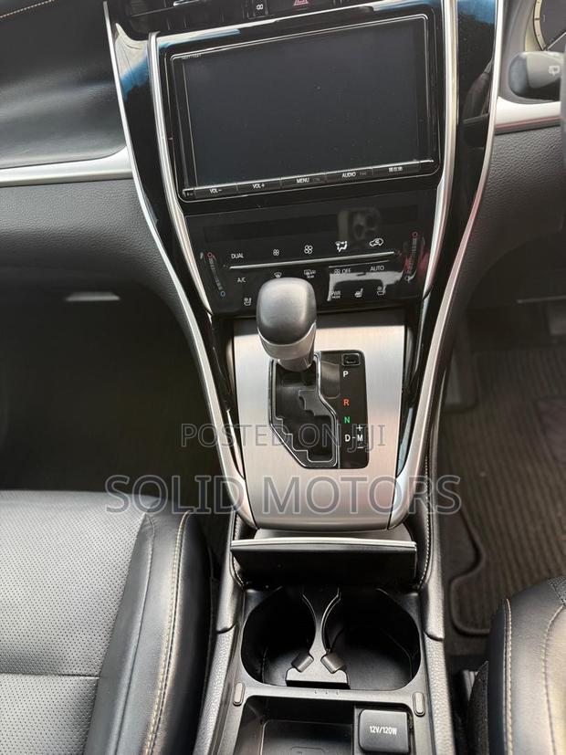 Toyota Harrier 2.0 2017 Silver