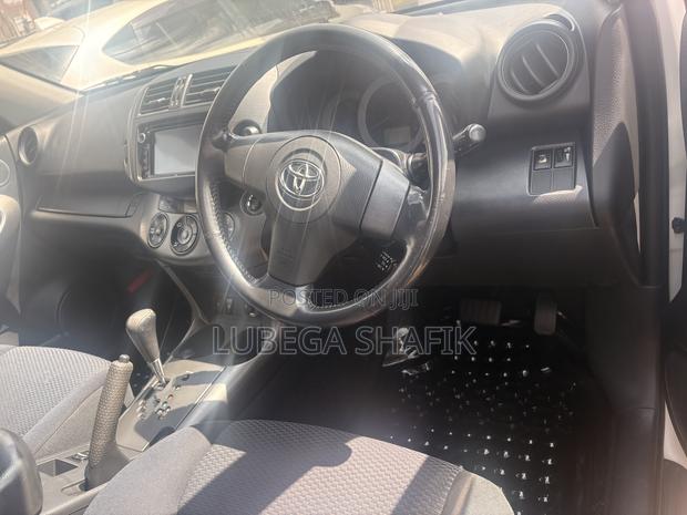 Toyota RAV4 2010 White