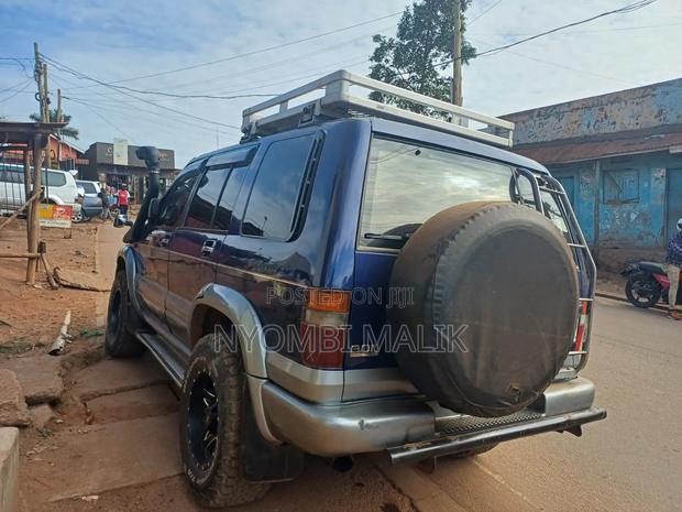 Isuzu Trooper 2002 Blue