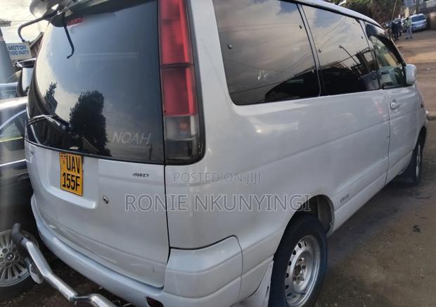 Toyota Noah 2001 White