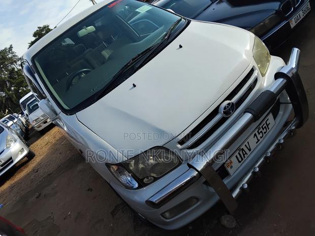 Toyota Noah 2001 White