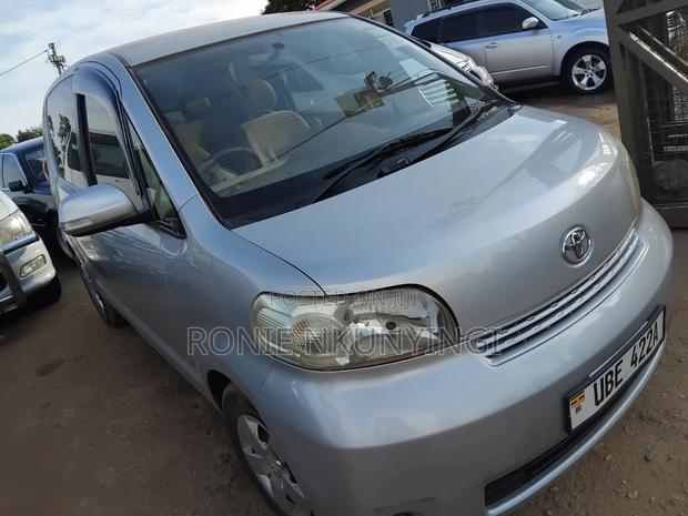 Toyota Porte 2007 Silver