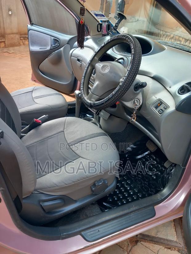 Toyota Vitz 2000 Pink