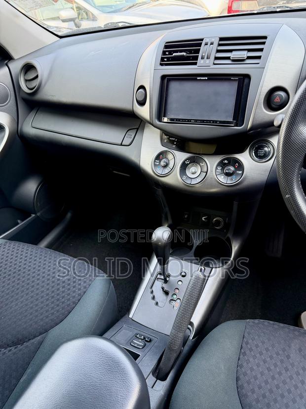 Toyota Vanguard 2013 White