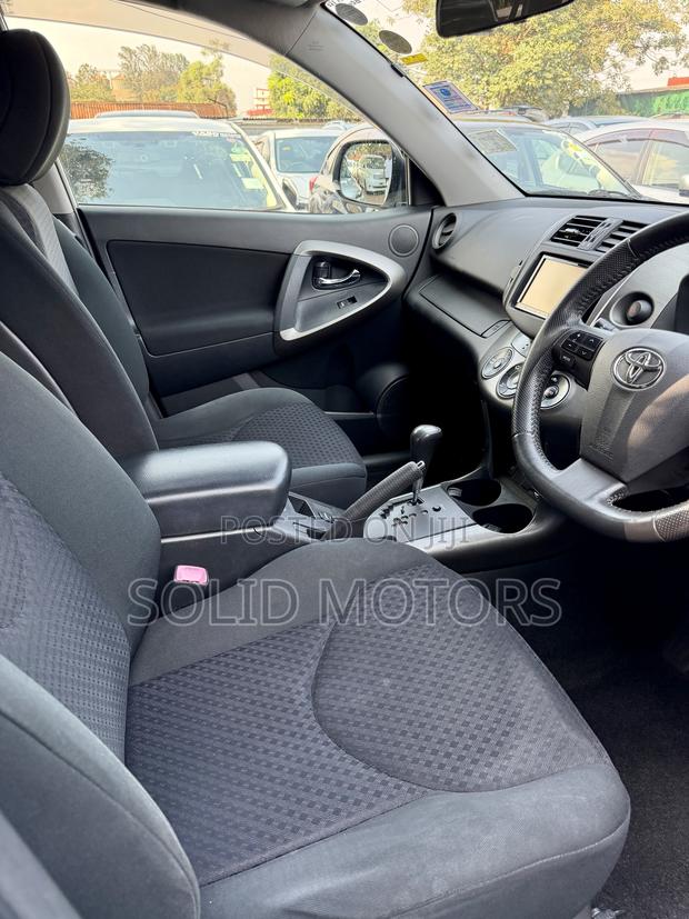Toyota Vanguard 2013 White