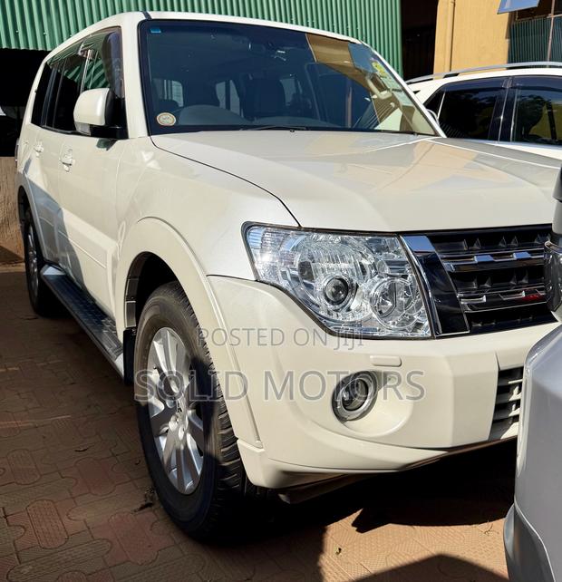 Mitsubishi Pajero 3.2 Di-Dc GLS 2012 White