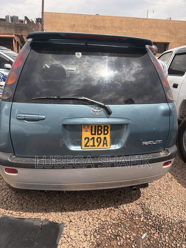 Toyota Raum 2000 Blue