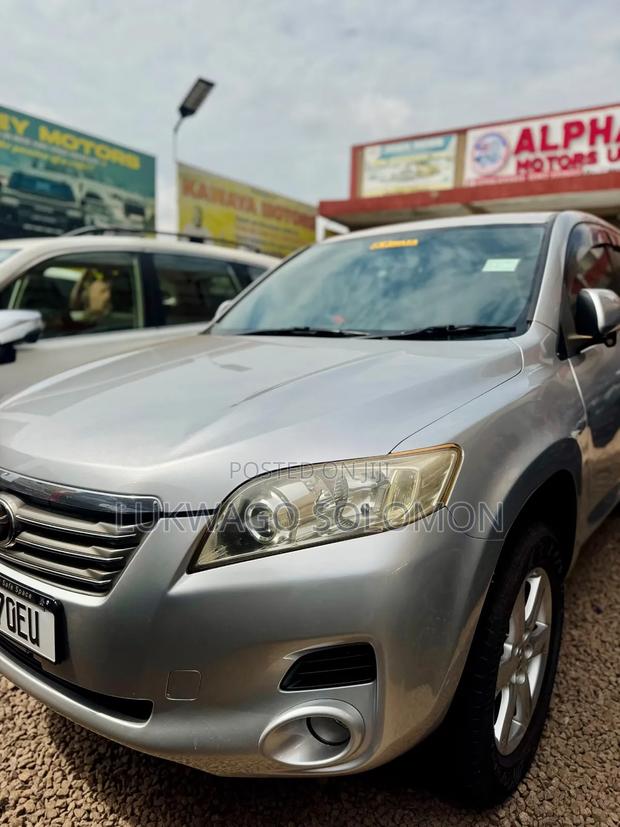 Toyota Vanguard 2010 Silver