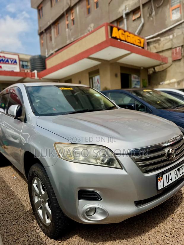 Toyota Vanguard 2010 Silver
