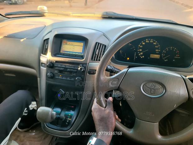 Toyota Harrier 2000 White