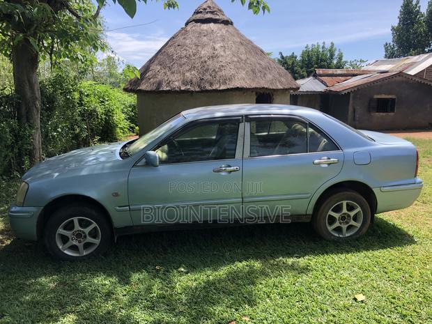 Toyota Progress 3.0 RWD 1999 Blue