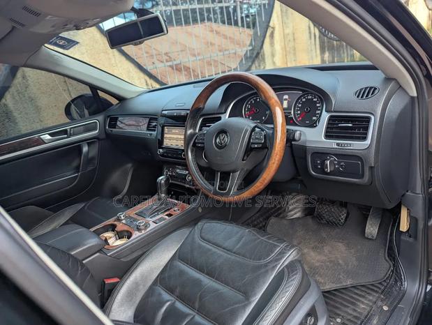 Volkswagen Touareg 2014 Black