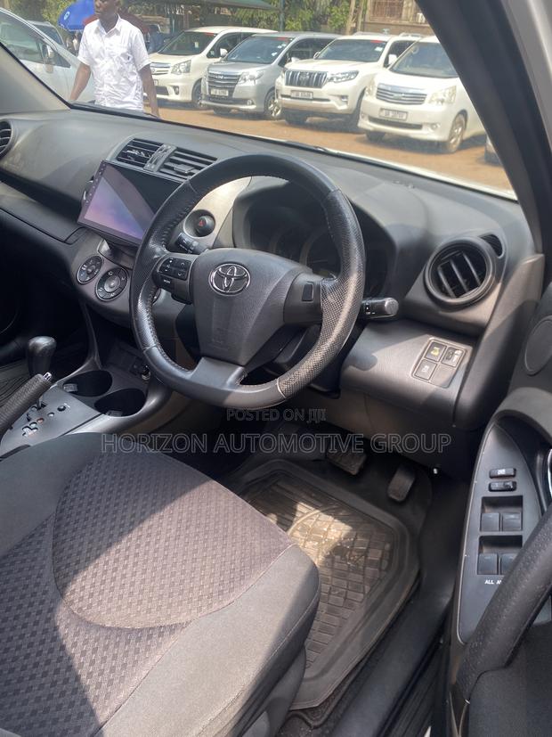 Toyota Vanguard 2010 White