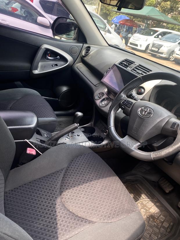 Toyota Vanguard 2010 White