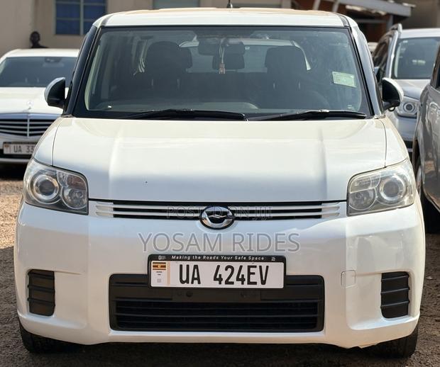 Toyota Corolla Rumion Hatchback 1.5 FWD 2007 White