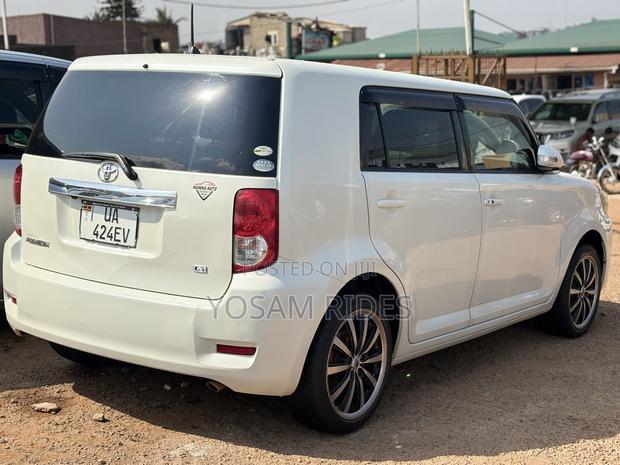 Toyota Corolla Rumion Hatchback 1.5 FWD 2007 White