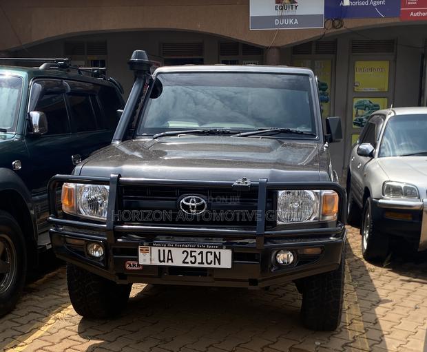 Toyota Land Cruiser 79 Series 2016 Black