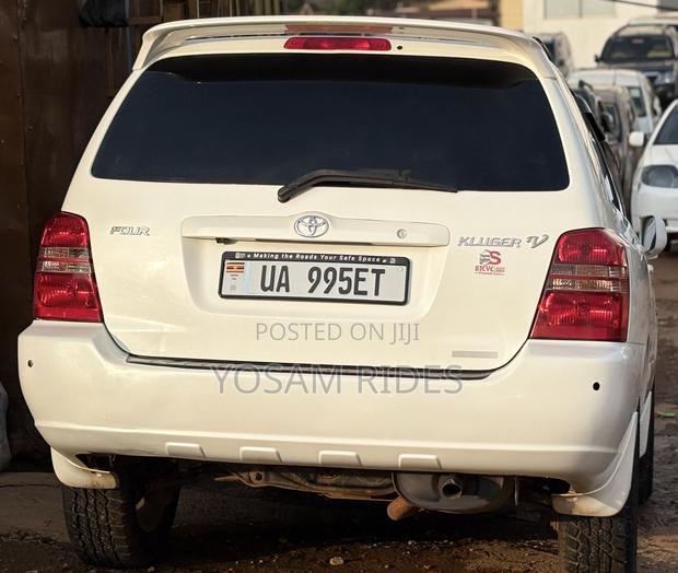 Toyota Kluger 2005 White