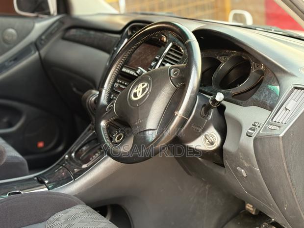 Toyota Kluger 2005 White