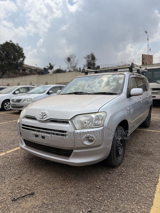 Toyota Succeed 2017 Silver