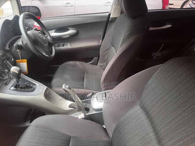 Toyota Auris 2009 Silver