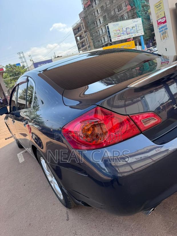 Nissan Skyline 2009 Black