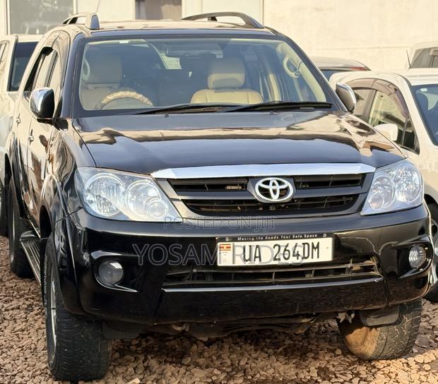Toyota Fortuner 2.7 AWD 2013 Black