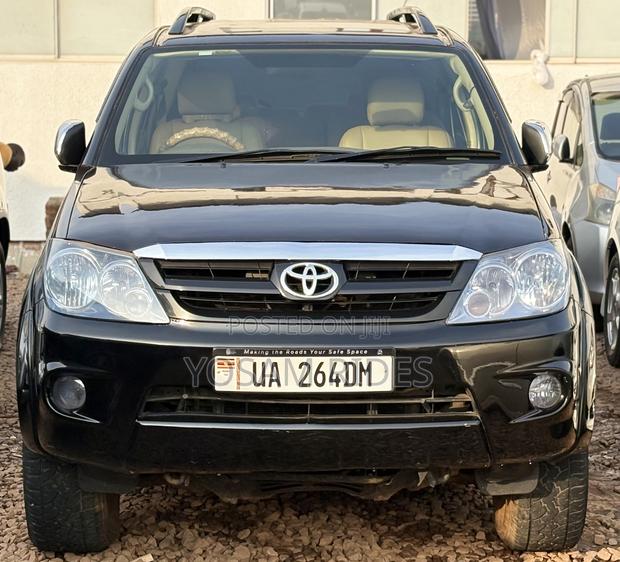 Toyota Fortuner 2.7 AWD 2013 Black