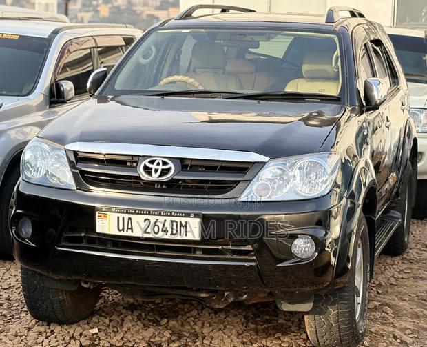 Toyota Fortuner 2.7 AWD 2013 Black