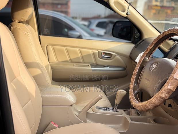 Toyota Fortuner 2.7 AWD 2013 Black