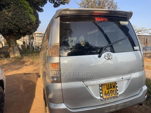Toyota Noah 2006 Silver