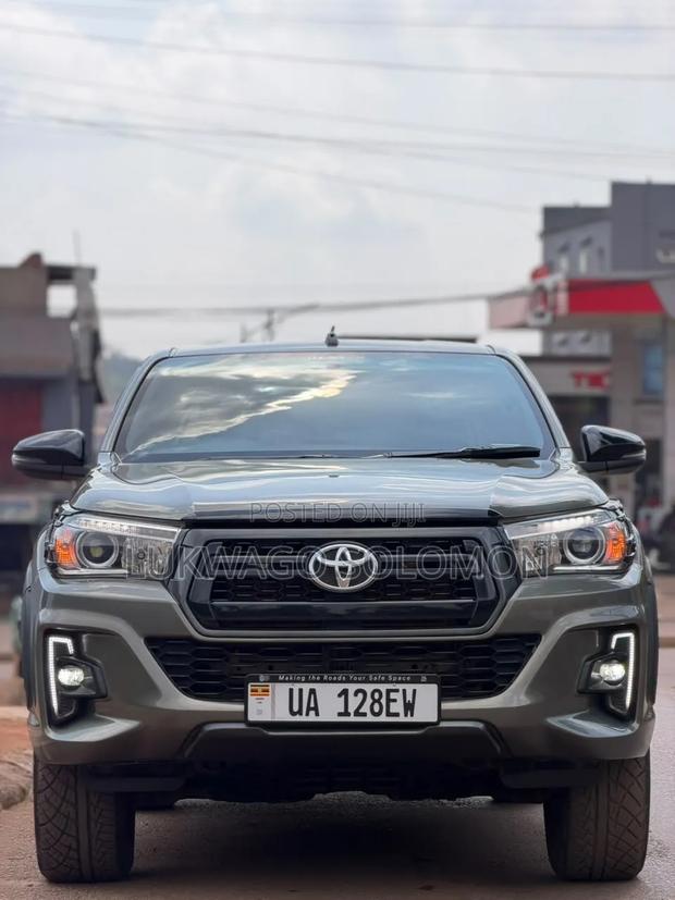 Toyota Hilux 2018 Gray