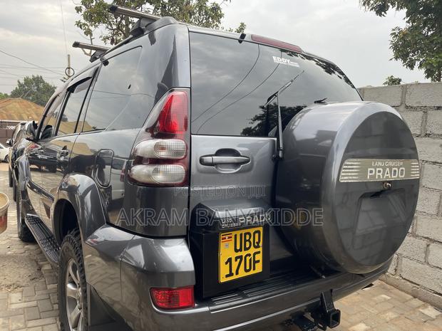 Toyota Land Cruiser Prado 2009 Gray