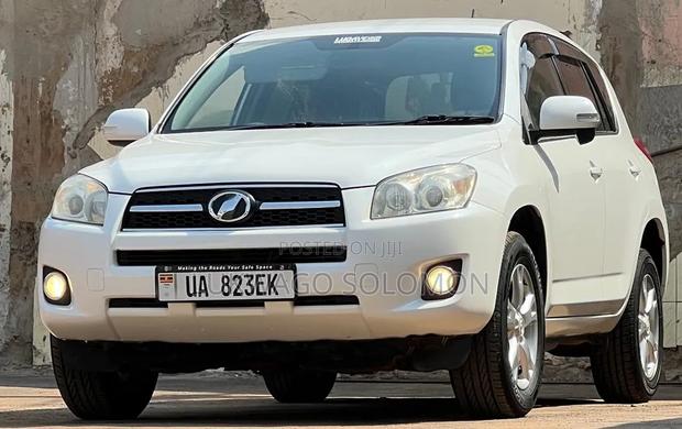 Toyota RAV4 2010 White