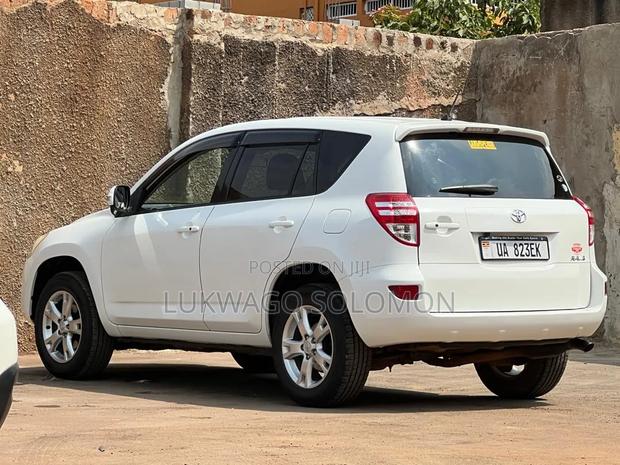 Toyota RAV4 2010 White