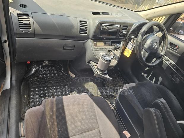 Toyota Wish 2006 Silver