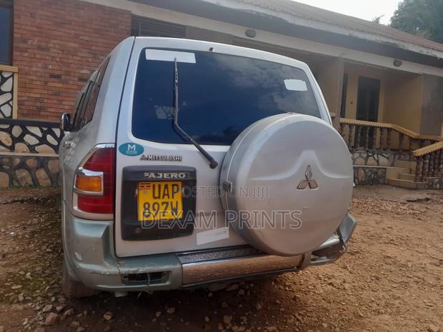 Mitsubishi Pajero 2002 Silver