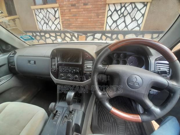 Mitsubishi Pajero 2002 Silver