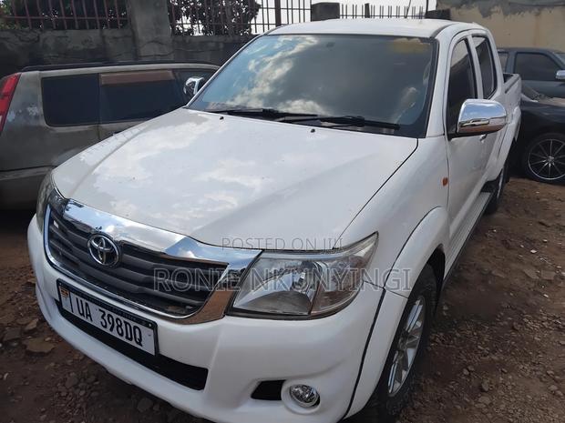 Toyota Hilux 2009 White