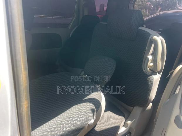 Toyota Sienta 2006 Silver