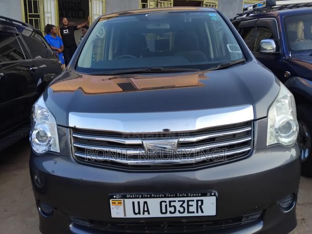 Toyota Noah 2012 Gray
