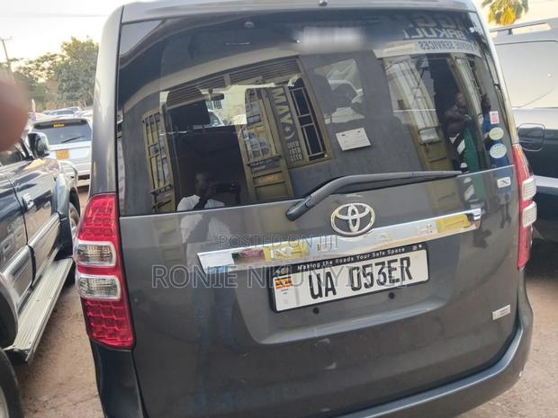 Toyota Noah 2012 Gray