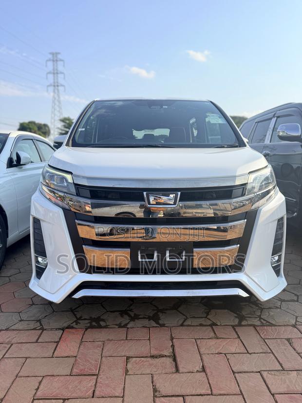 Toyota Noah 2.0 AWD (7 Seater) 2018 White