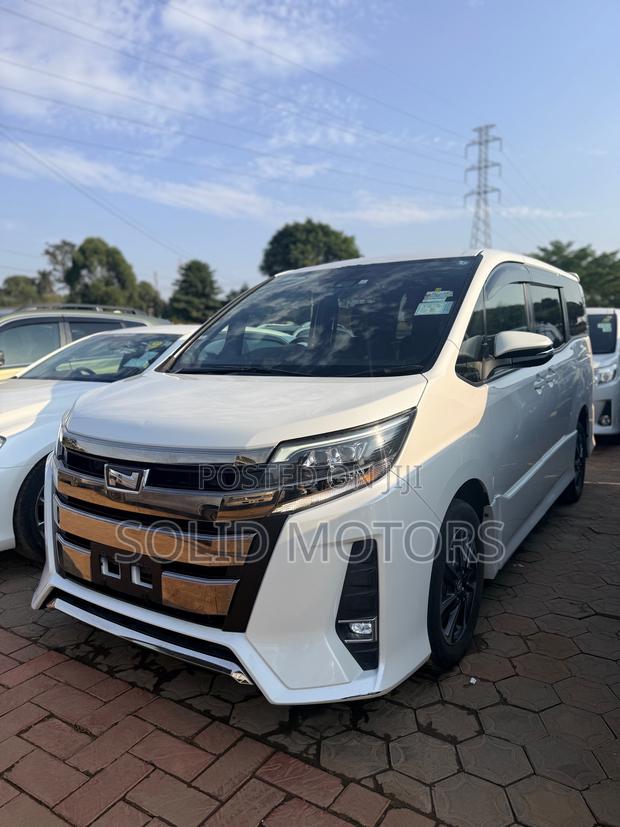Toyota Noah 2.0 AWD (7 Seater) 2018 White
