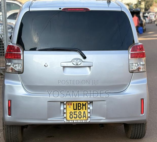 Toyota Spade 1.5 2012 Silver